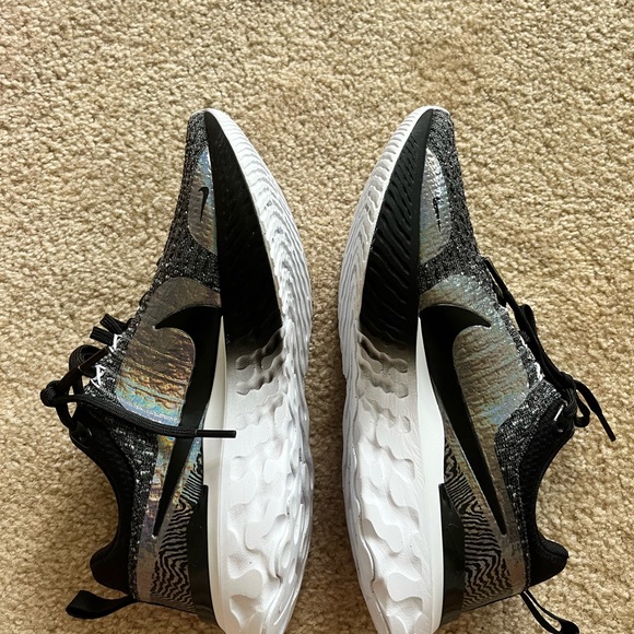 Nike Women’s Shoes React Infinity in Size 8 - Picture 3 of 8